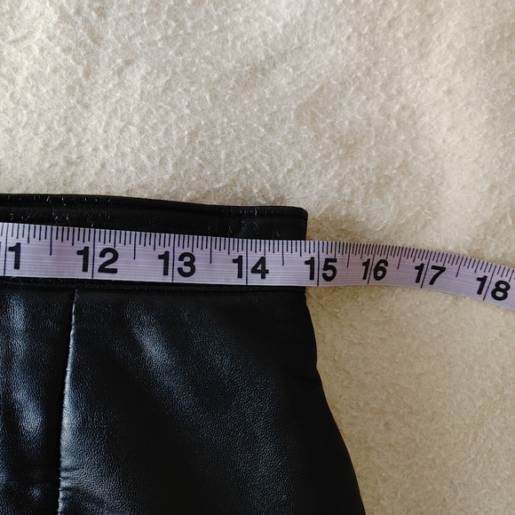 Danier Skirt in💯% genuine leather - Picture 7 of 10